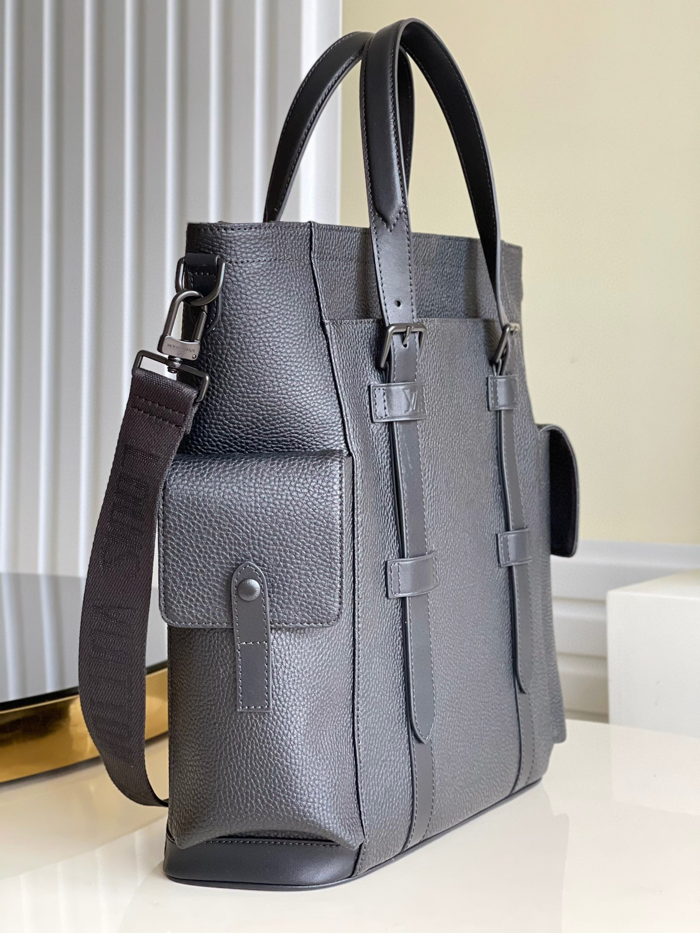 l**is V*t*n christopher tote