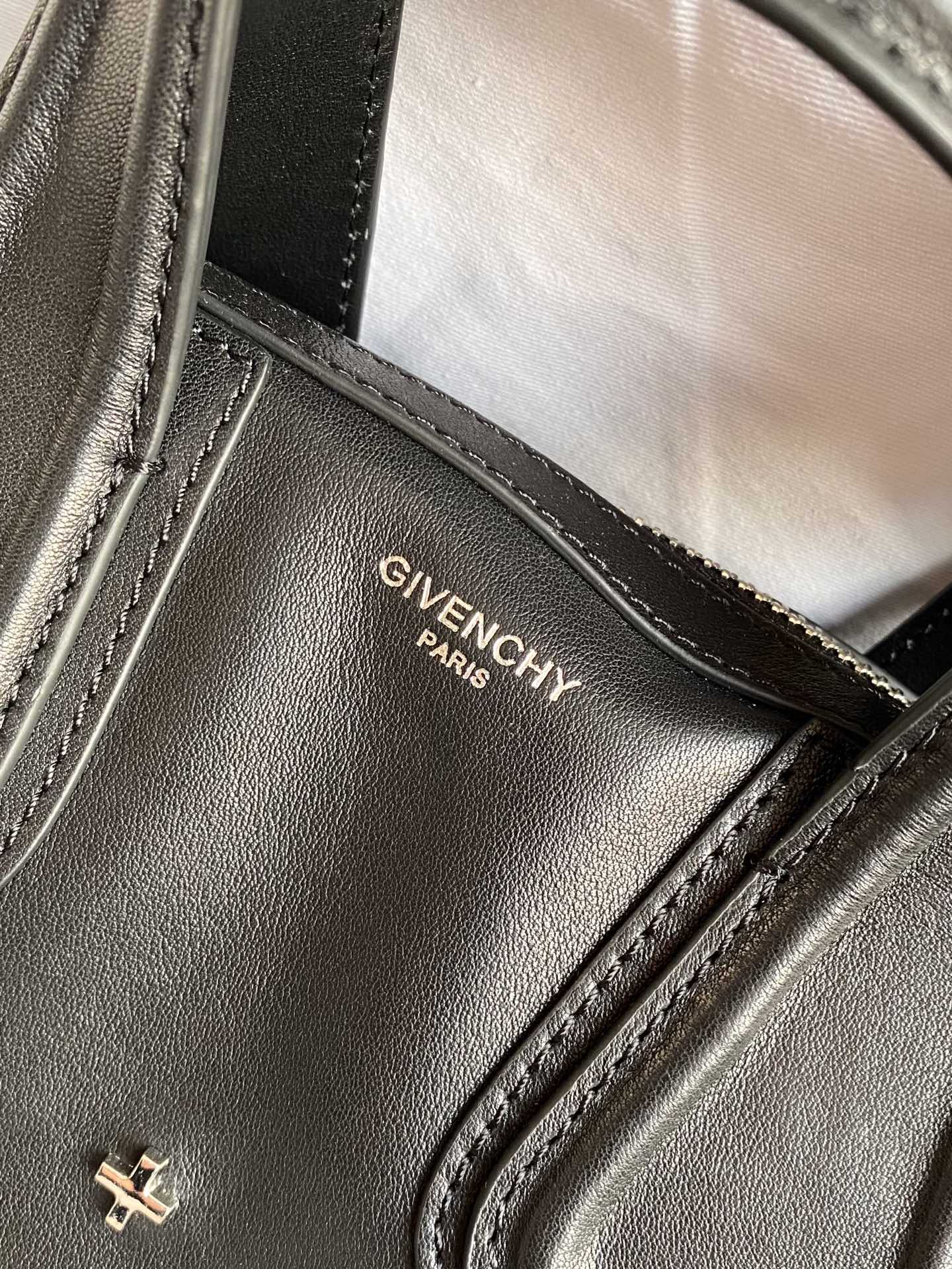 Givenchy Antigona