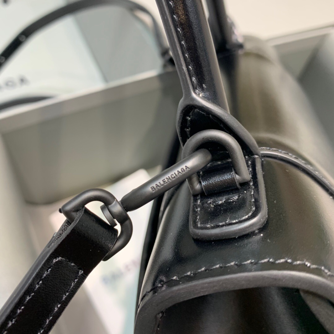 Ba*len*cia*ga hourglass bag