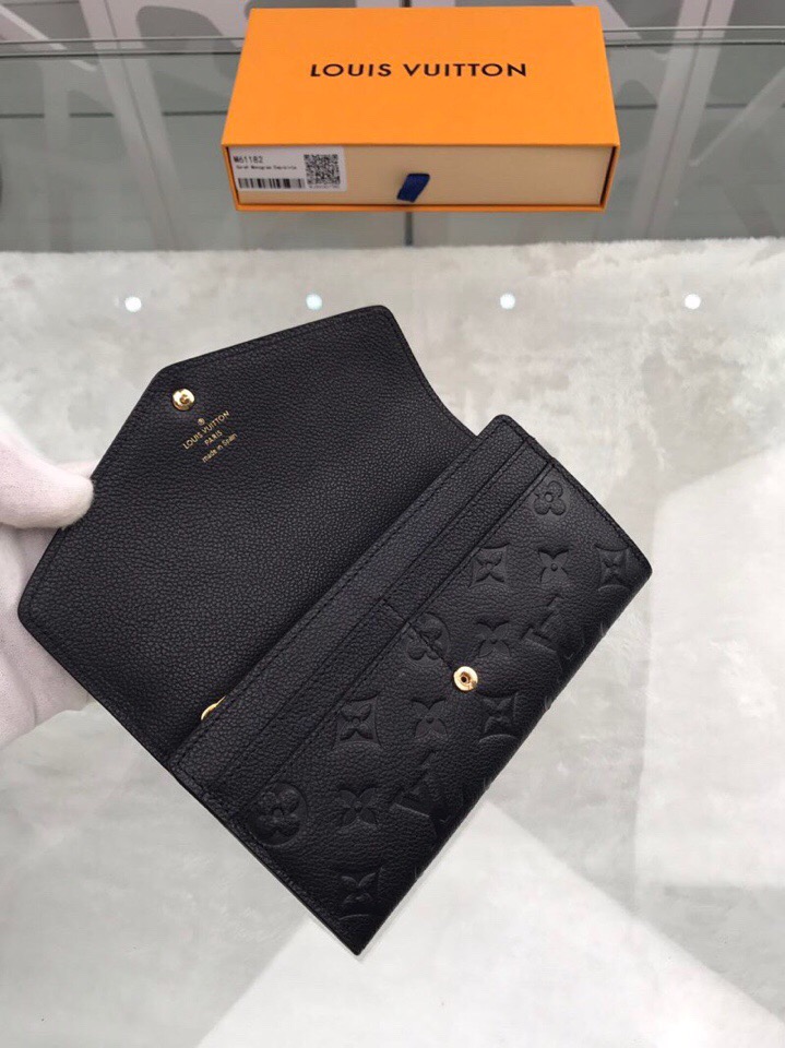 l**is V*t*n wallet