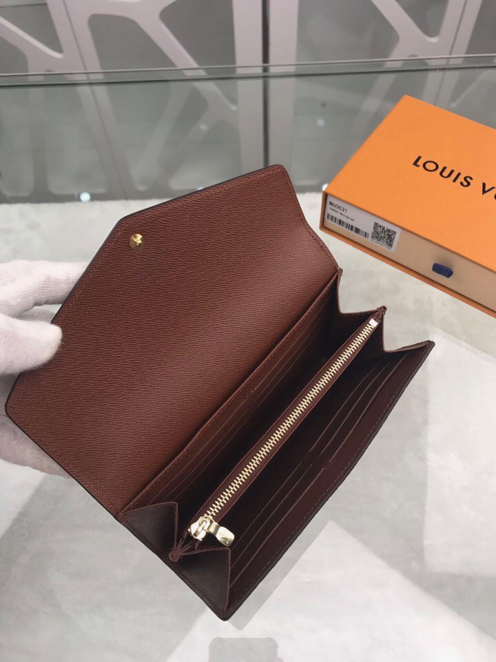l**is V*t*n wallet