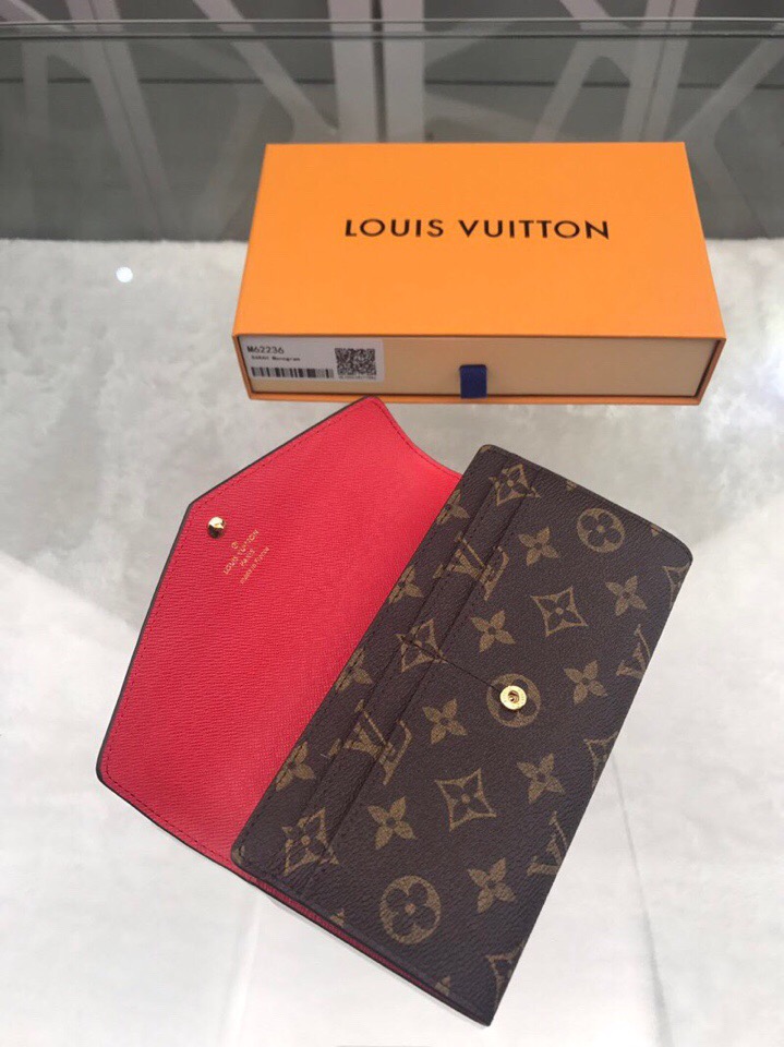 l**is V*t*n wallet