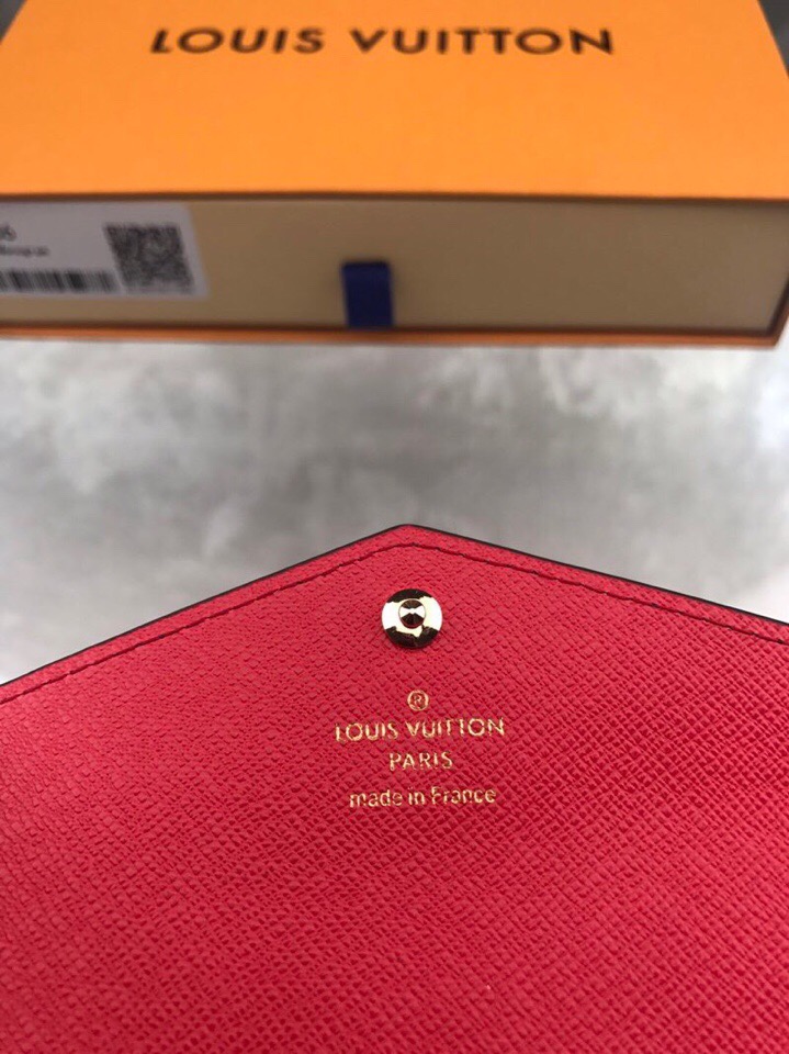 l**is V*t*n wallet
