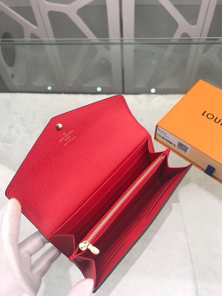 l**is V*t*n wallet