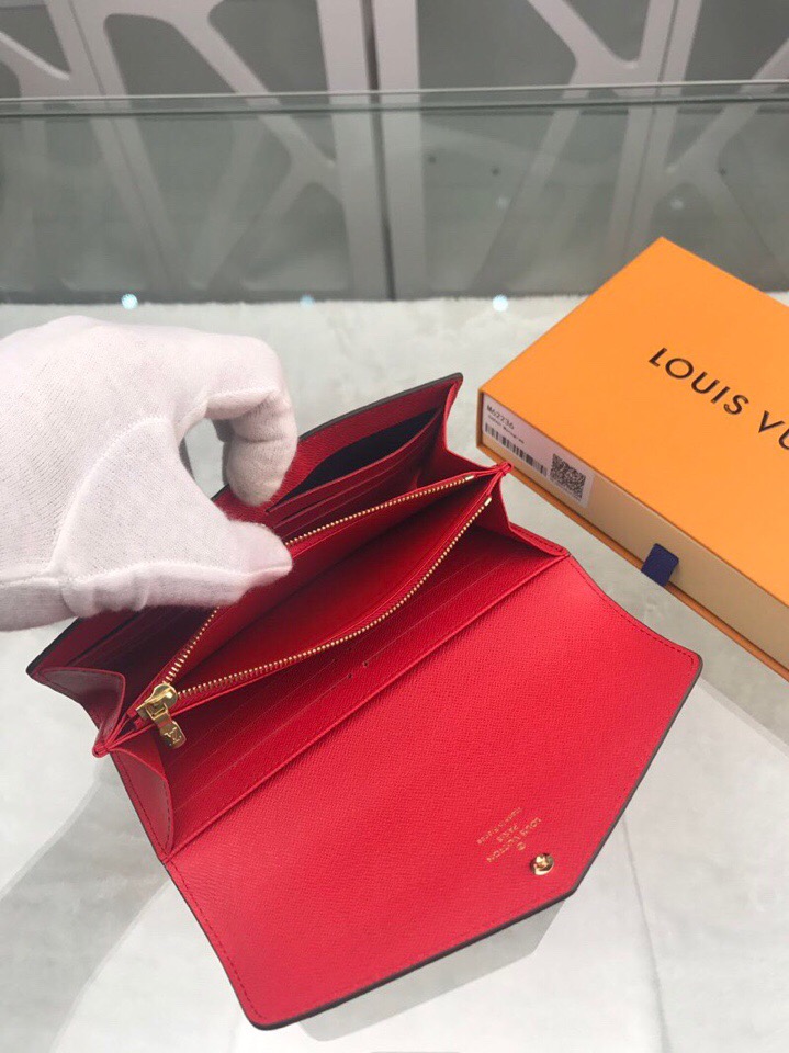 l**is V*t*n wallet