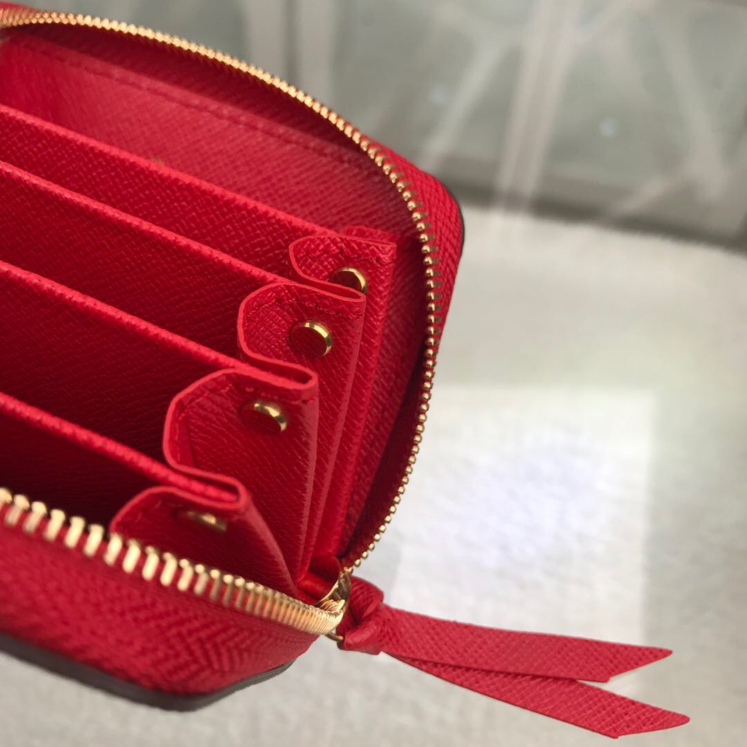 l**is V*t*n wallet