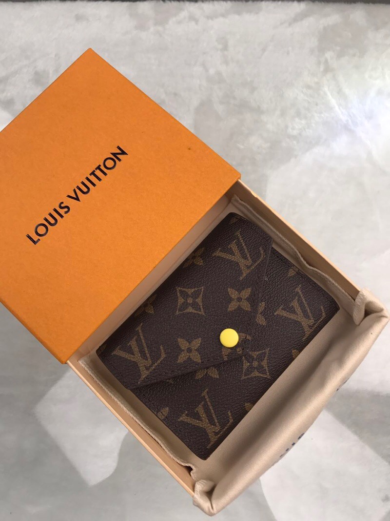 l**is V*t*n wallet