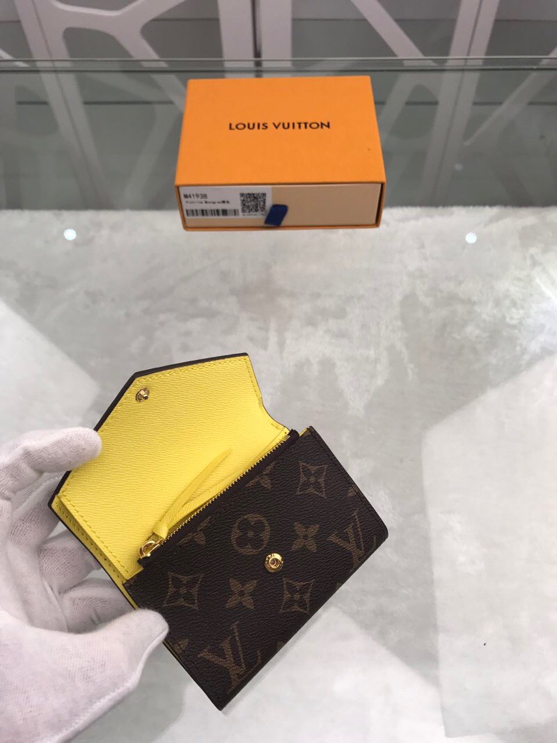 l**is V*t*n wallet
