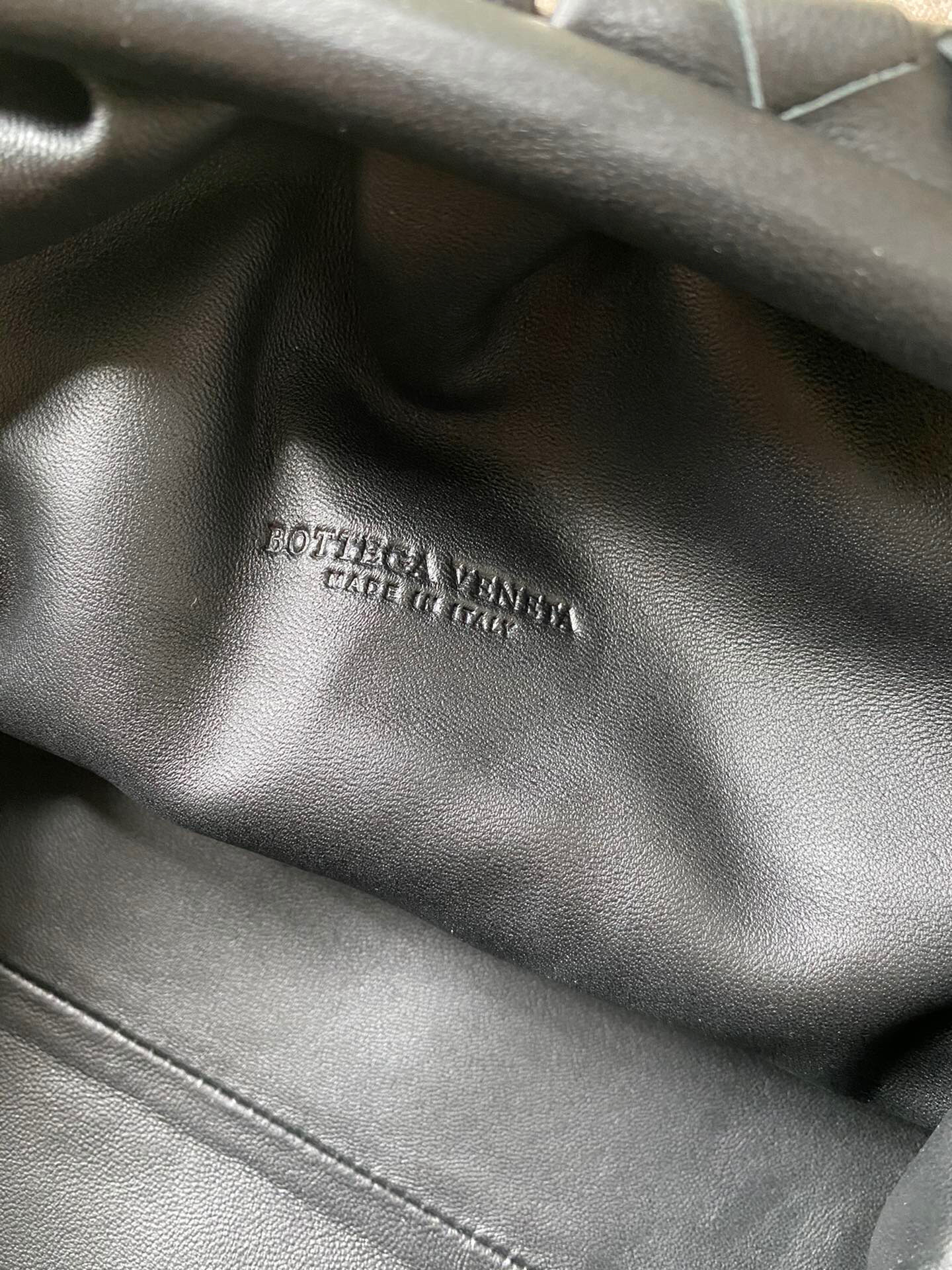 bo*te*ga Ve*ne*ta pouch