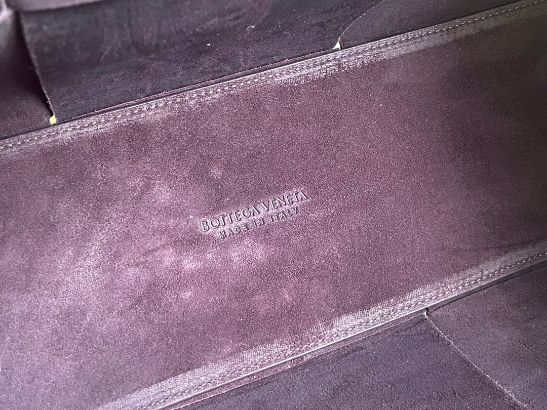 bo*te*ga Ve*ne*ta bv medium arco tote bag