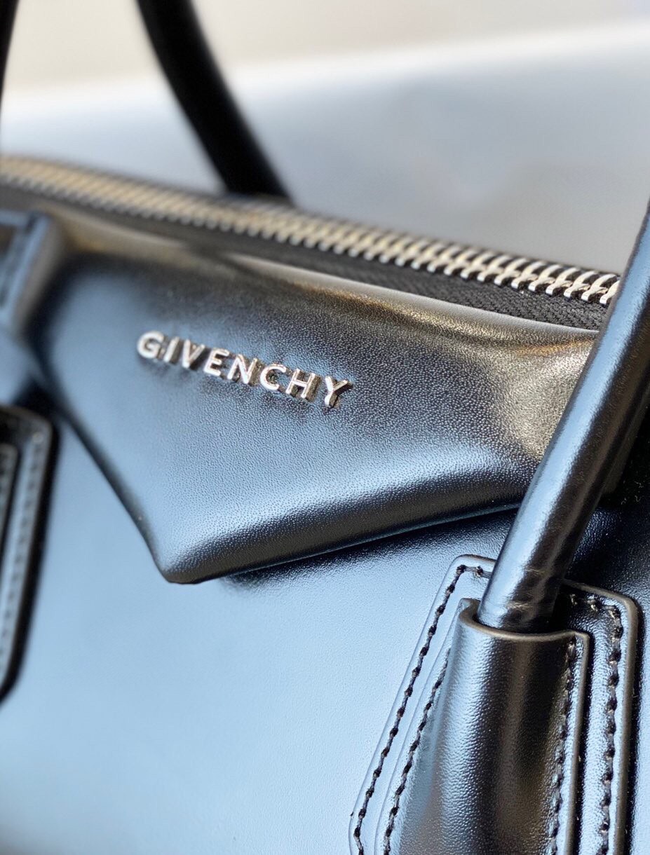Givenchy Antigona Small