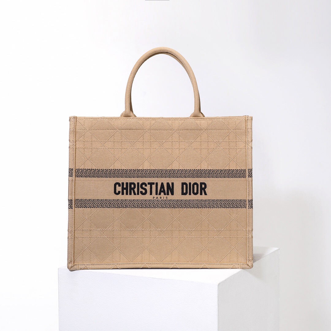 D*or book tote