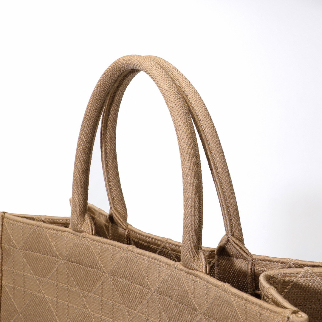 D*or book tote