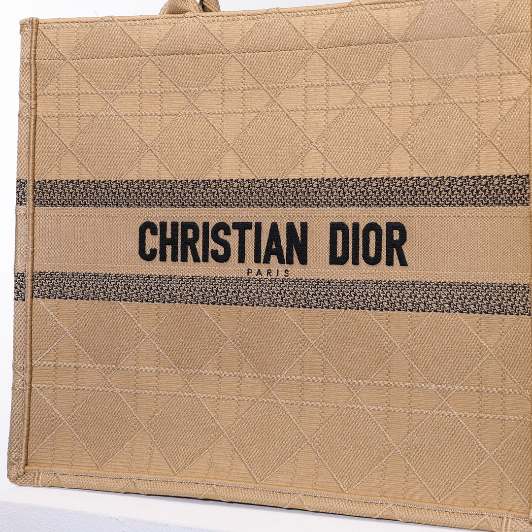 D*or book tote