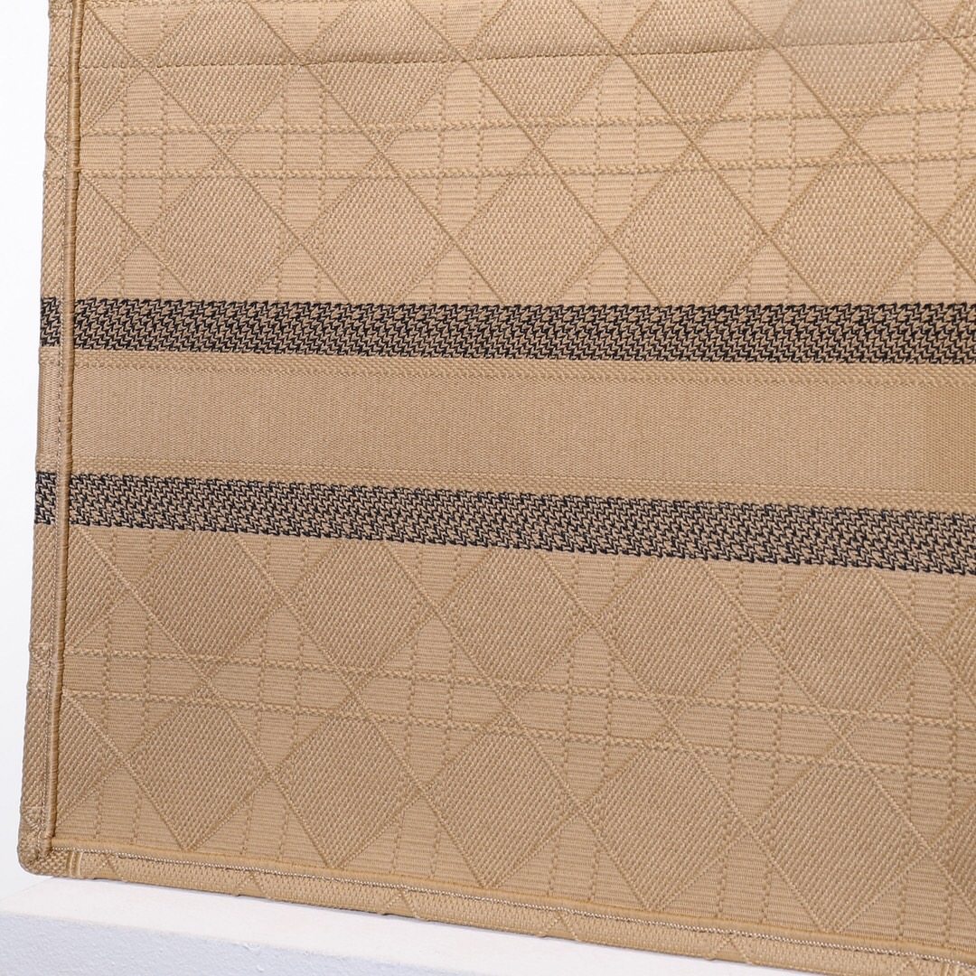 D*or book tote
