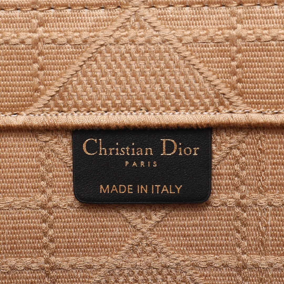 D*or book tote