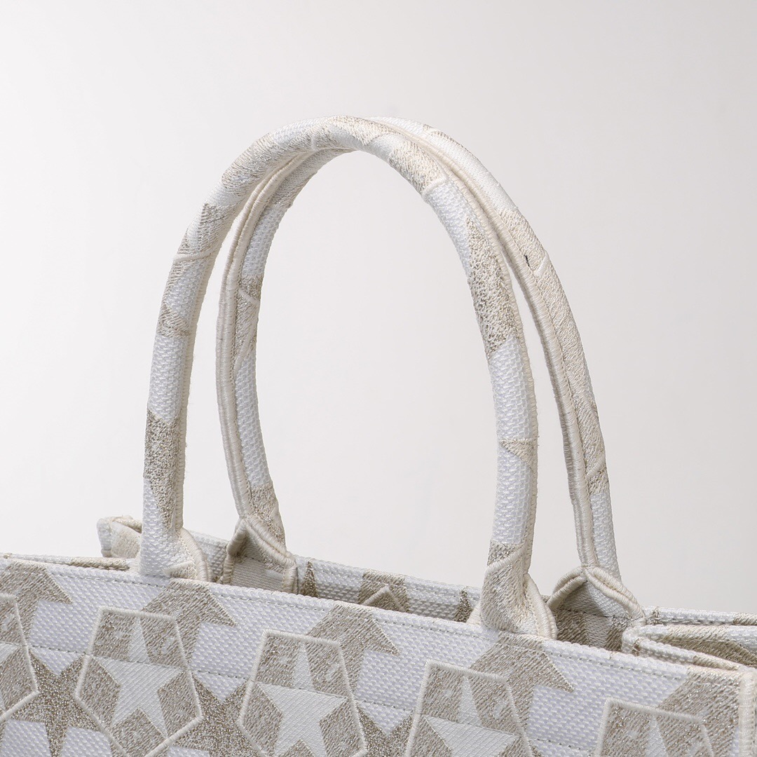 D*or book tote