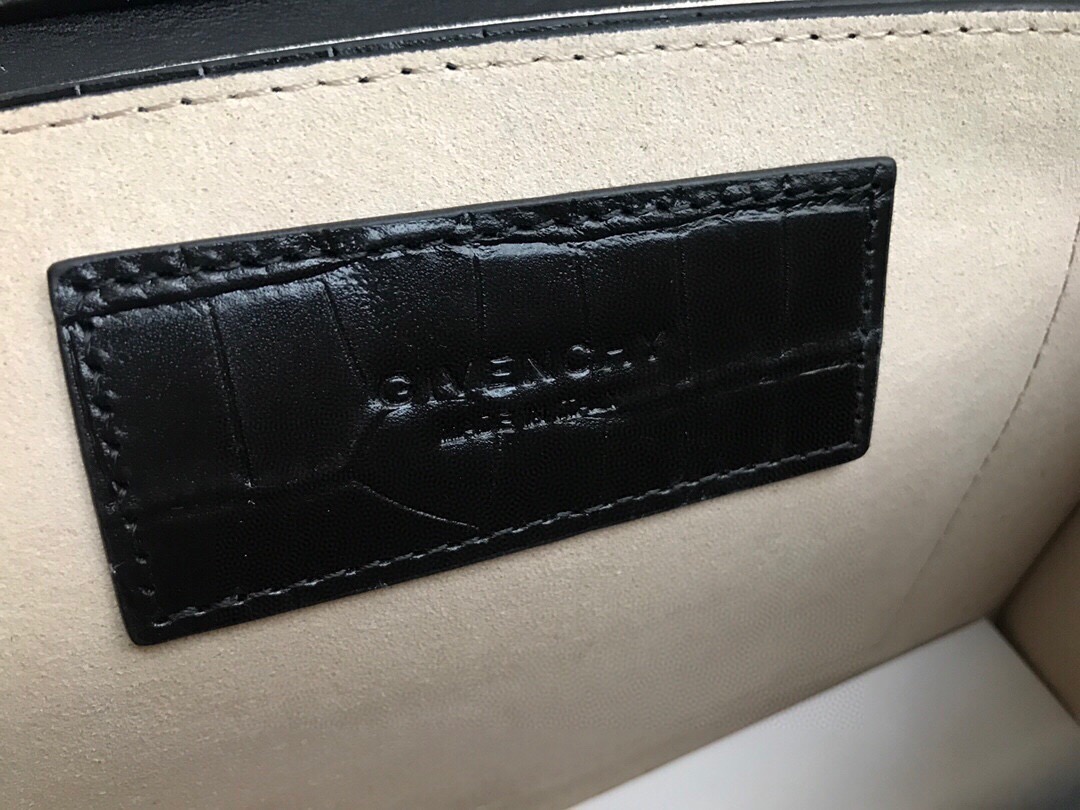 Givenchy GV3