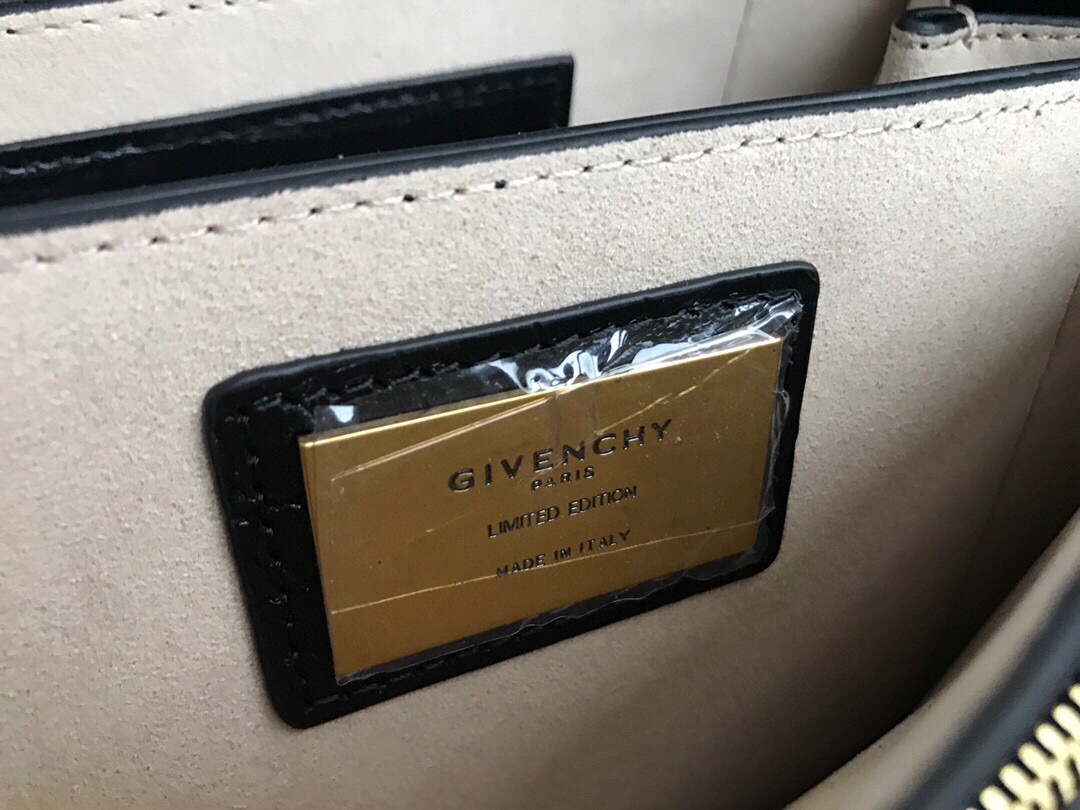 Givenchy GV3