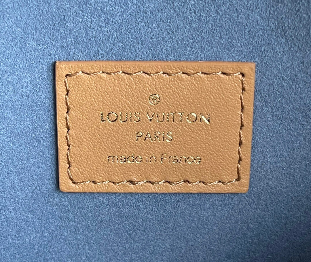 l**is V*t*n coussin