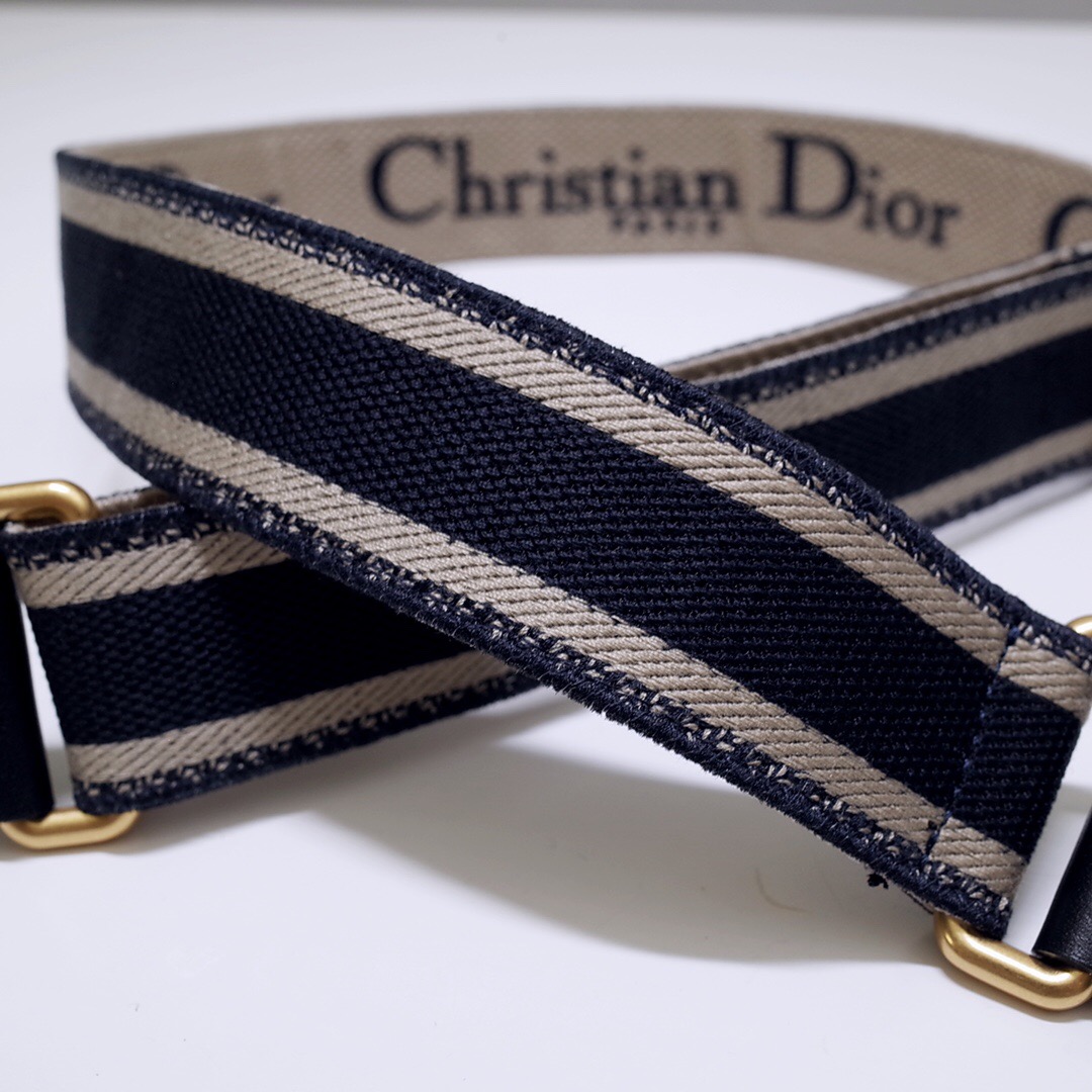 D*or shoulder strap