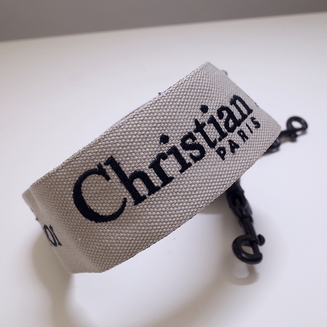 D*or shoulder strap