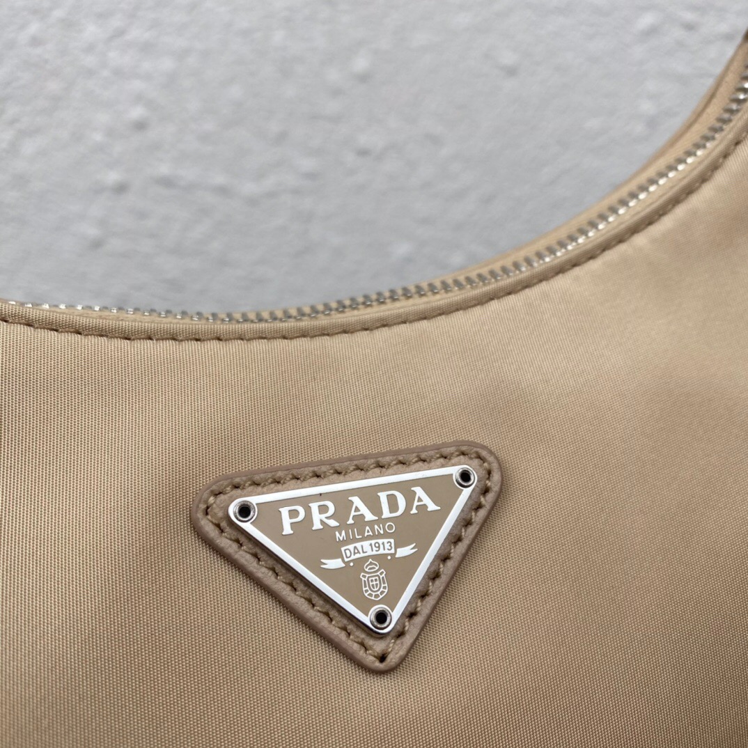 Pra*a nylon hobo