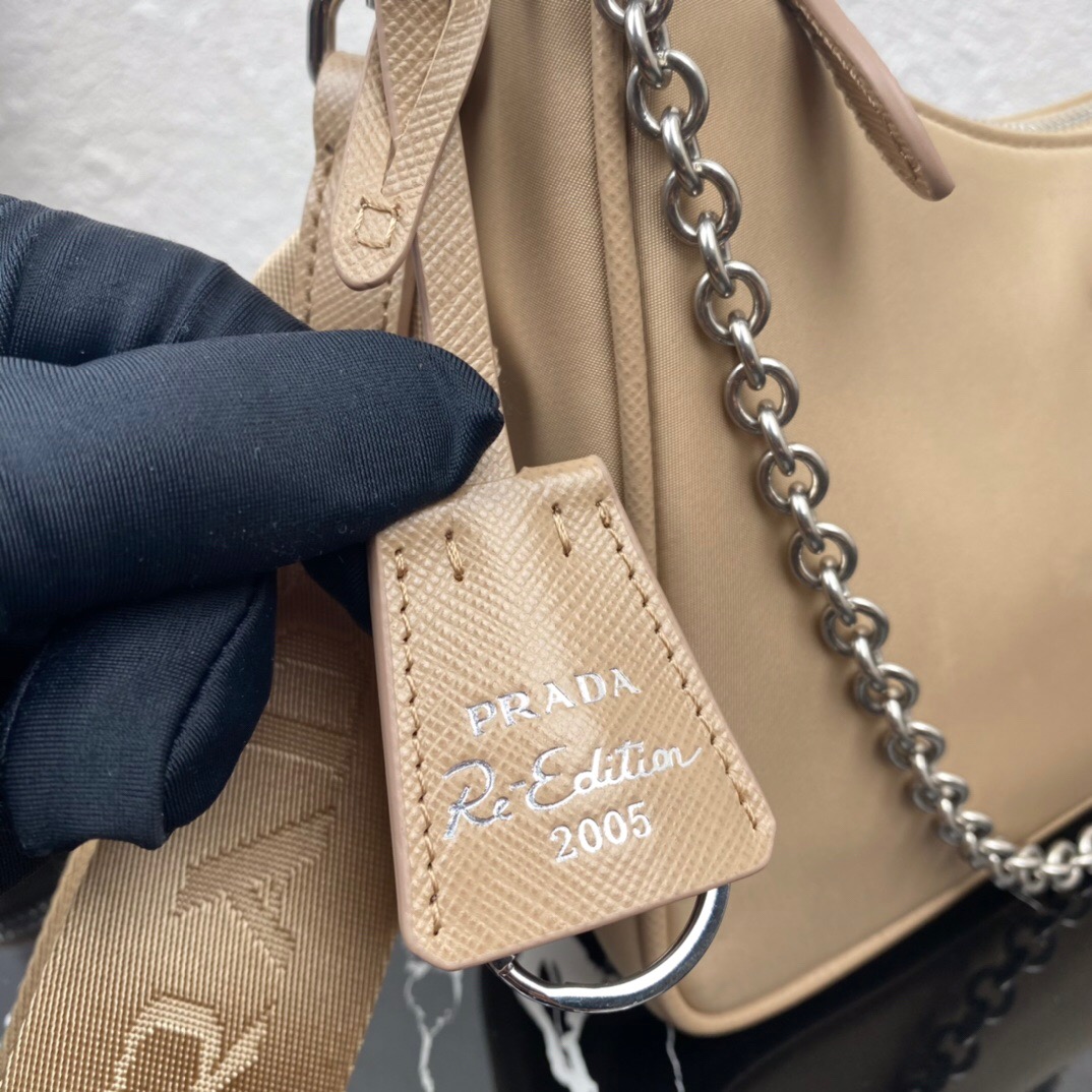 Pra*a nylon hobo