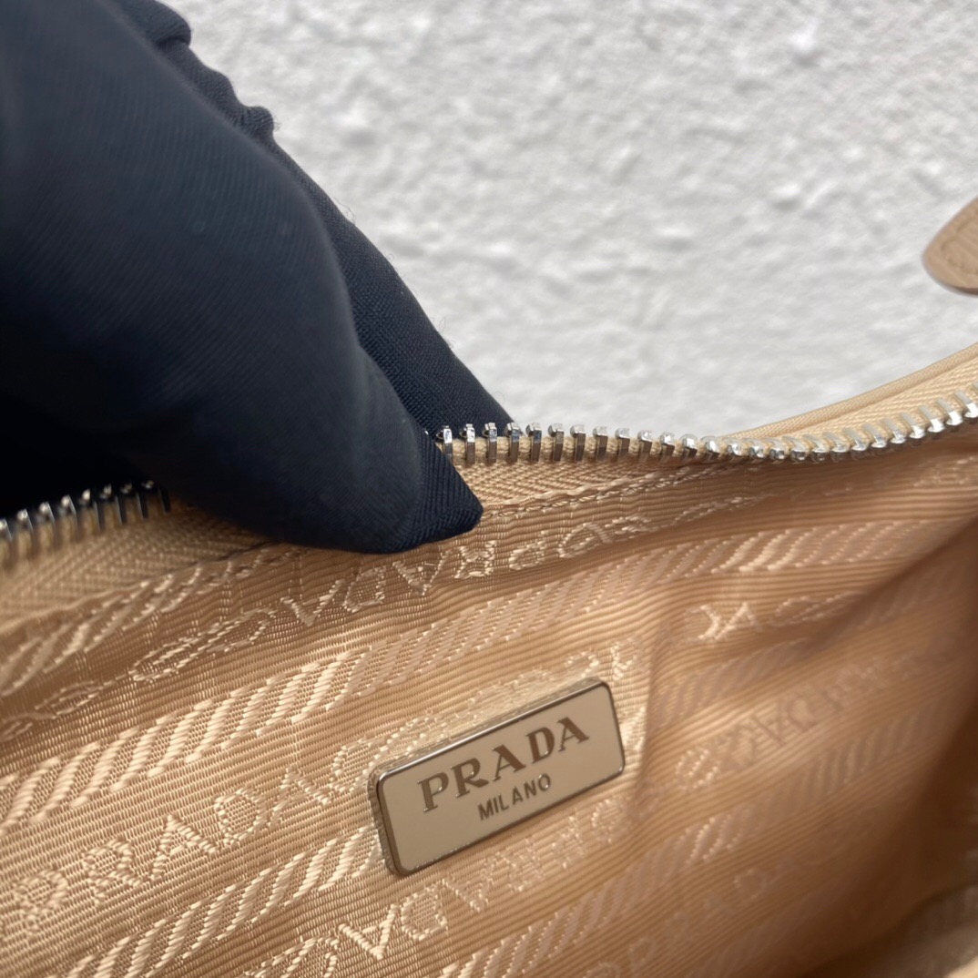 Pra*a nylon hobo