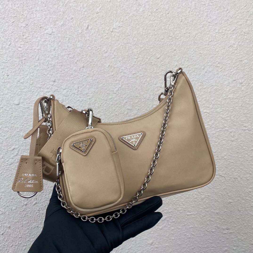 Pra*a nylon hobo