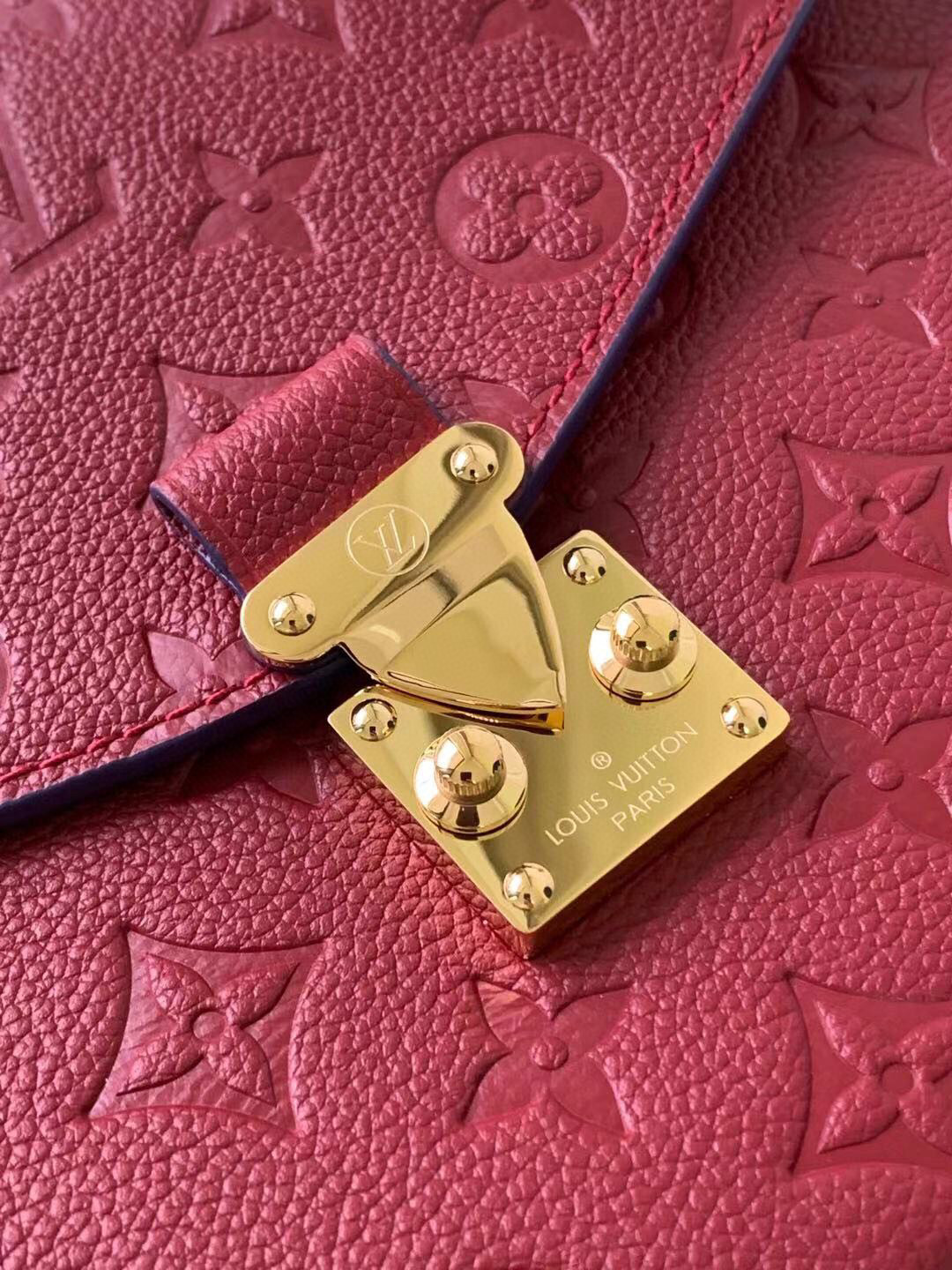 l**is V*t*n pochette metis