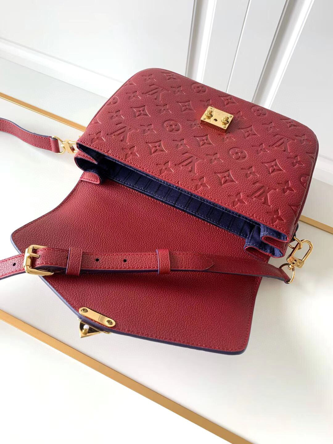 l**is V*t*n pochette metis