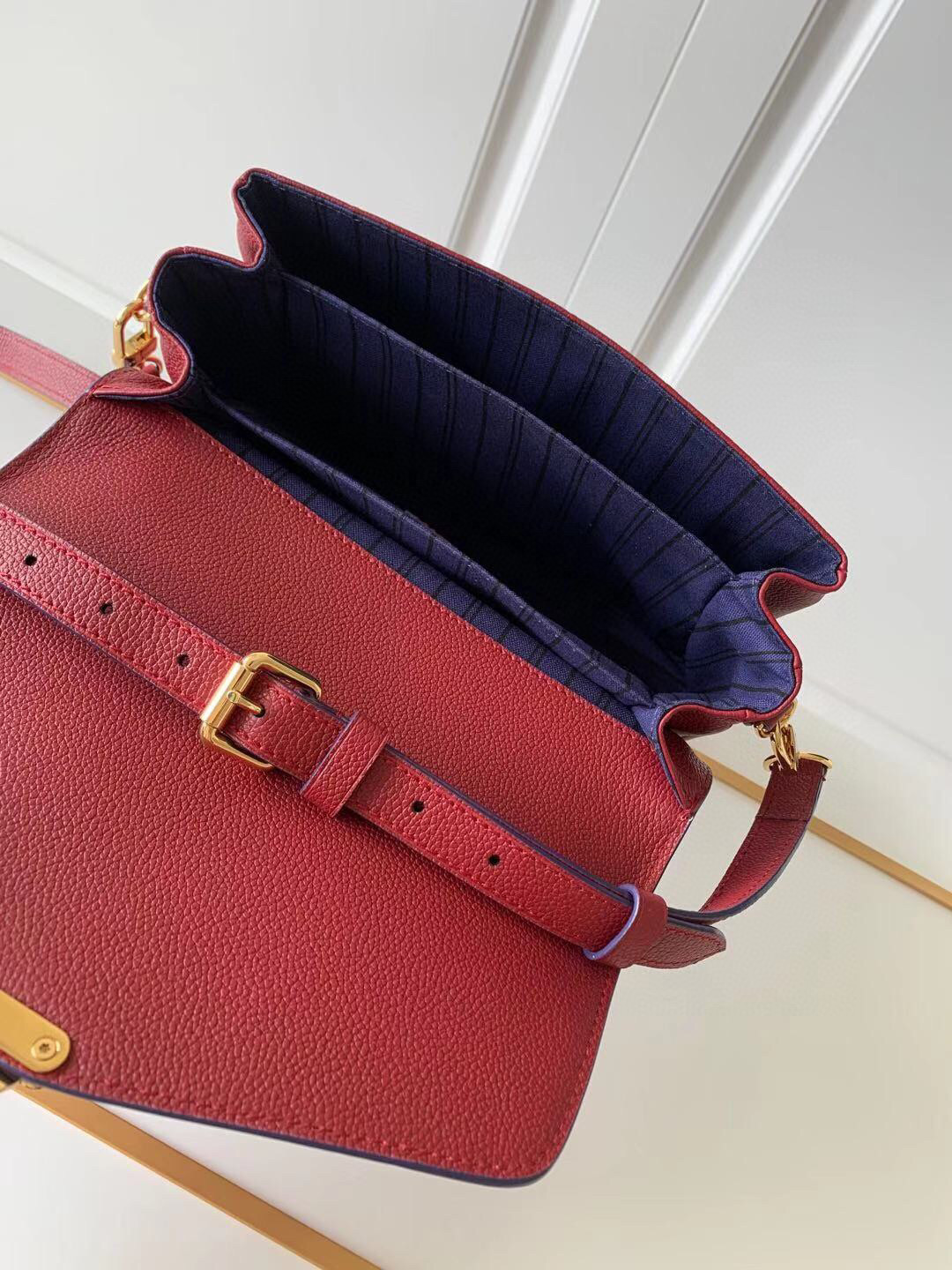 l**is V*t*n pochette metis