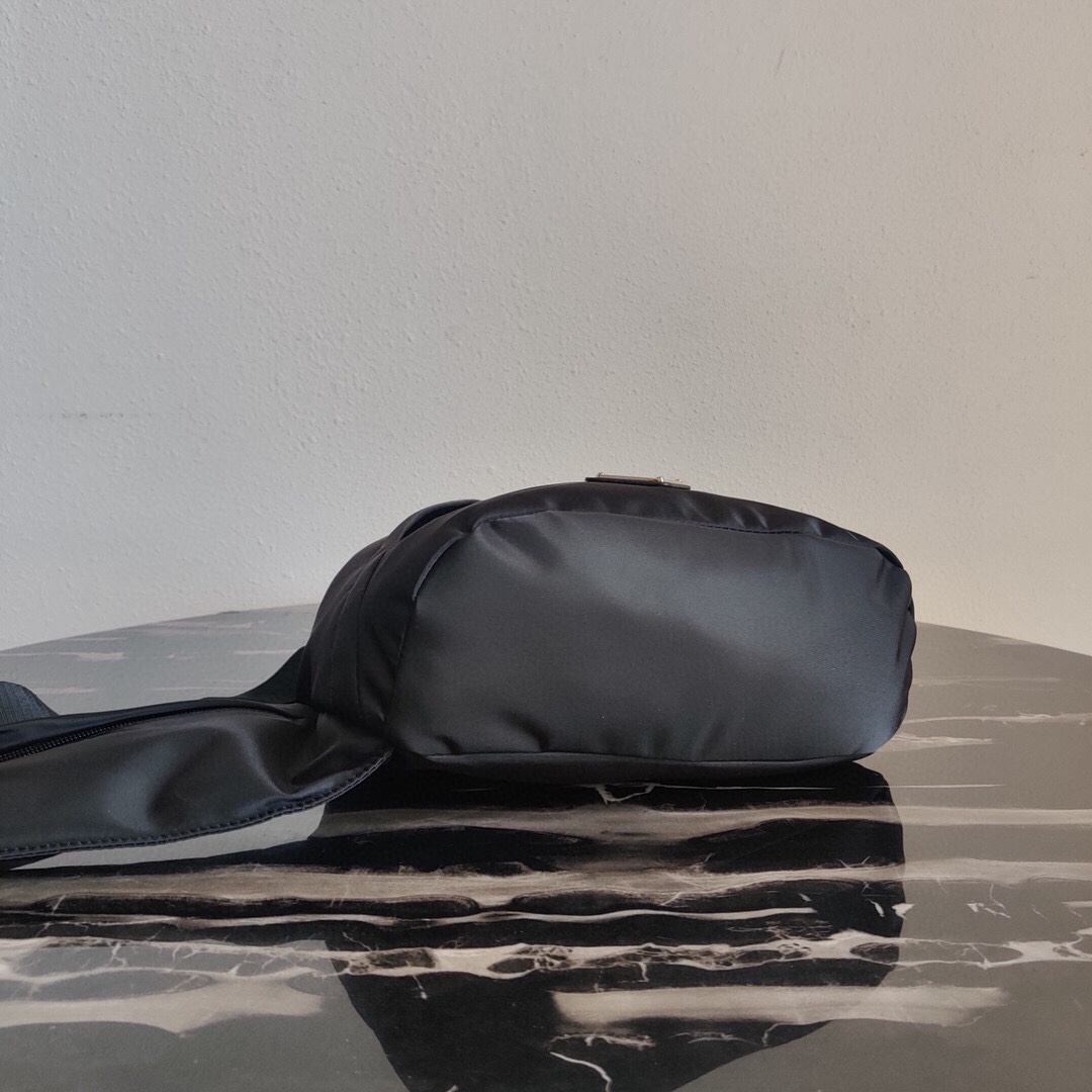 Pra*a chest bag