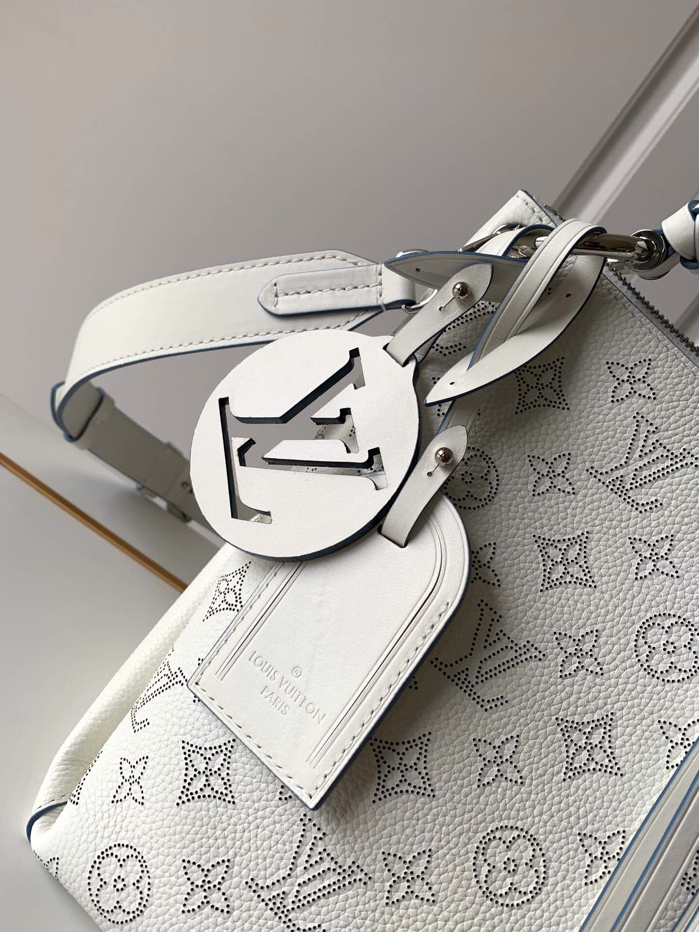 l**is V*t*n beaubourg hobo mm