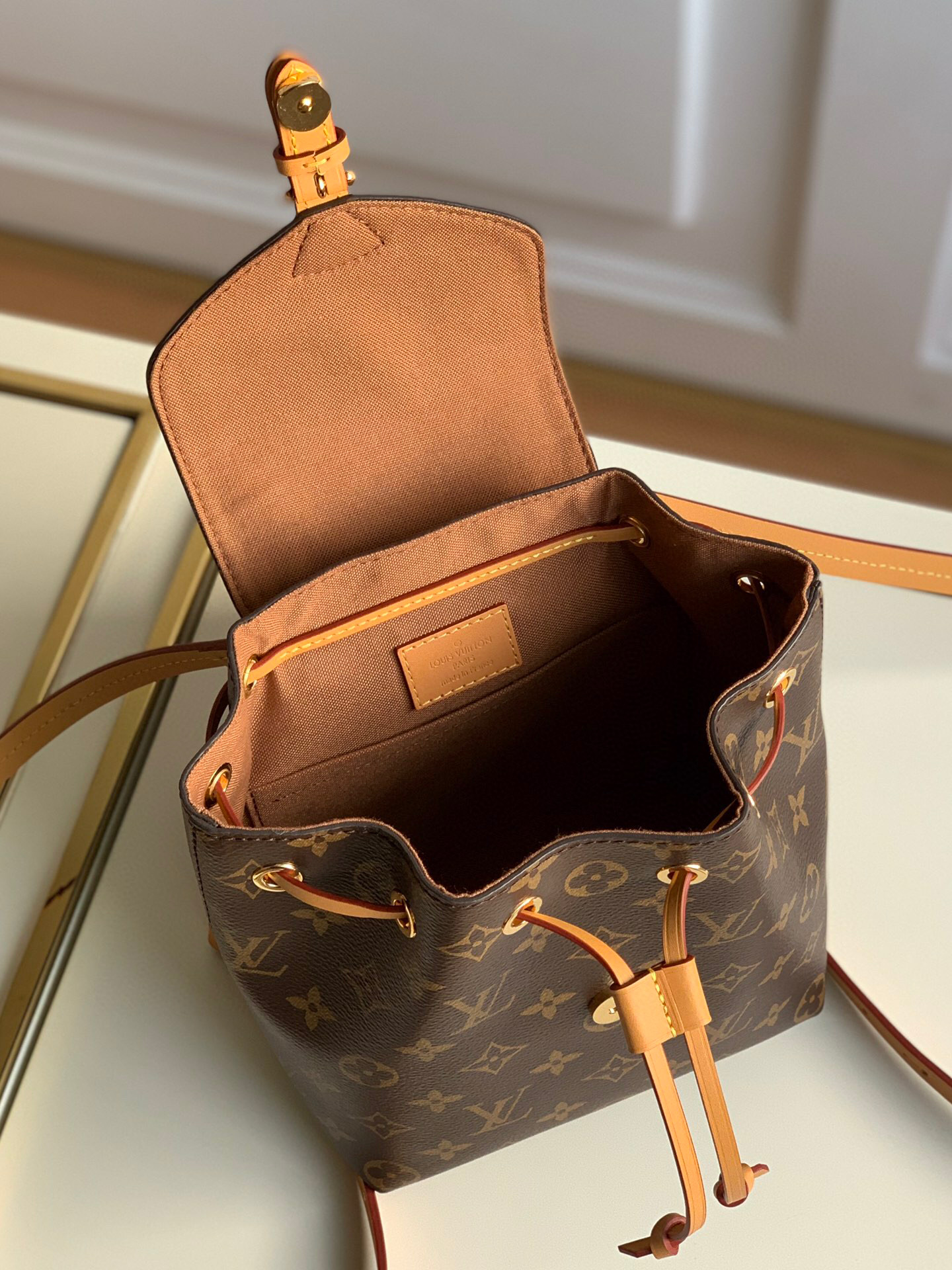 l**is V*t*n montsouris bb backpack