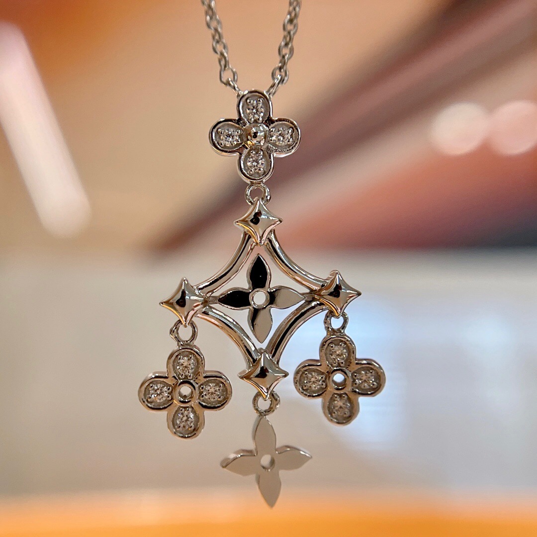 l**is V*t*n necklace