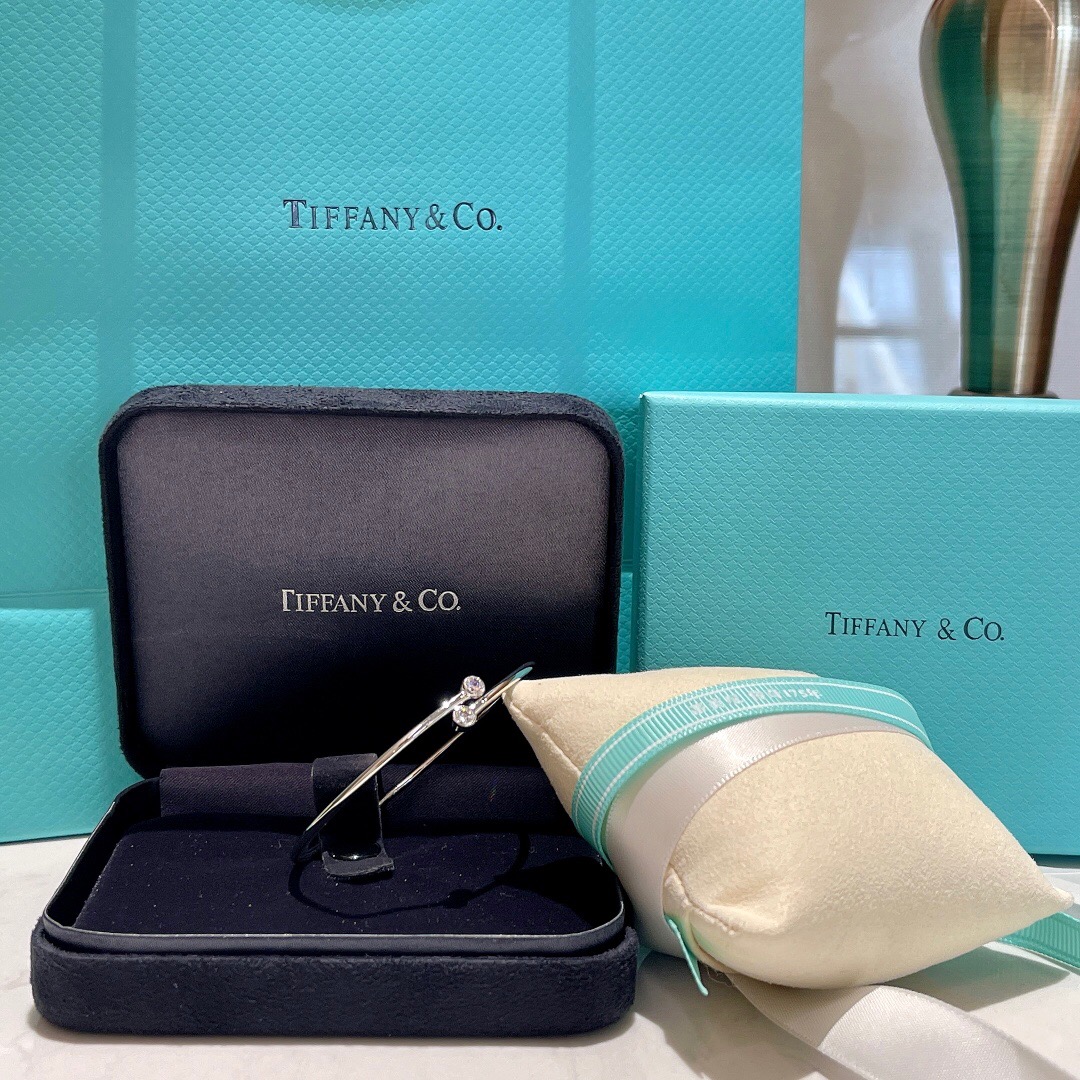 T*f*ny bracelet