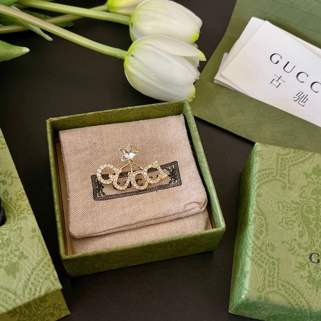 G*u*i earring