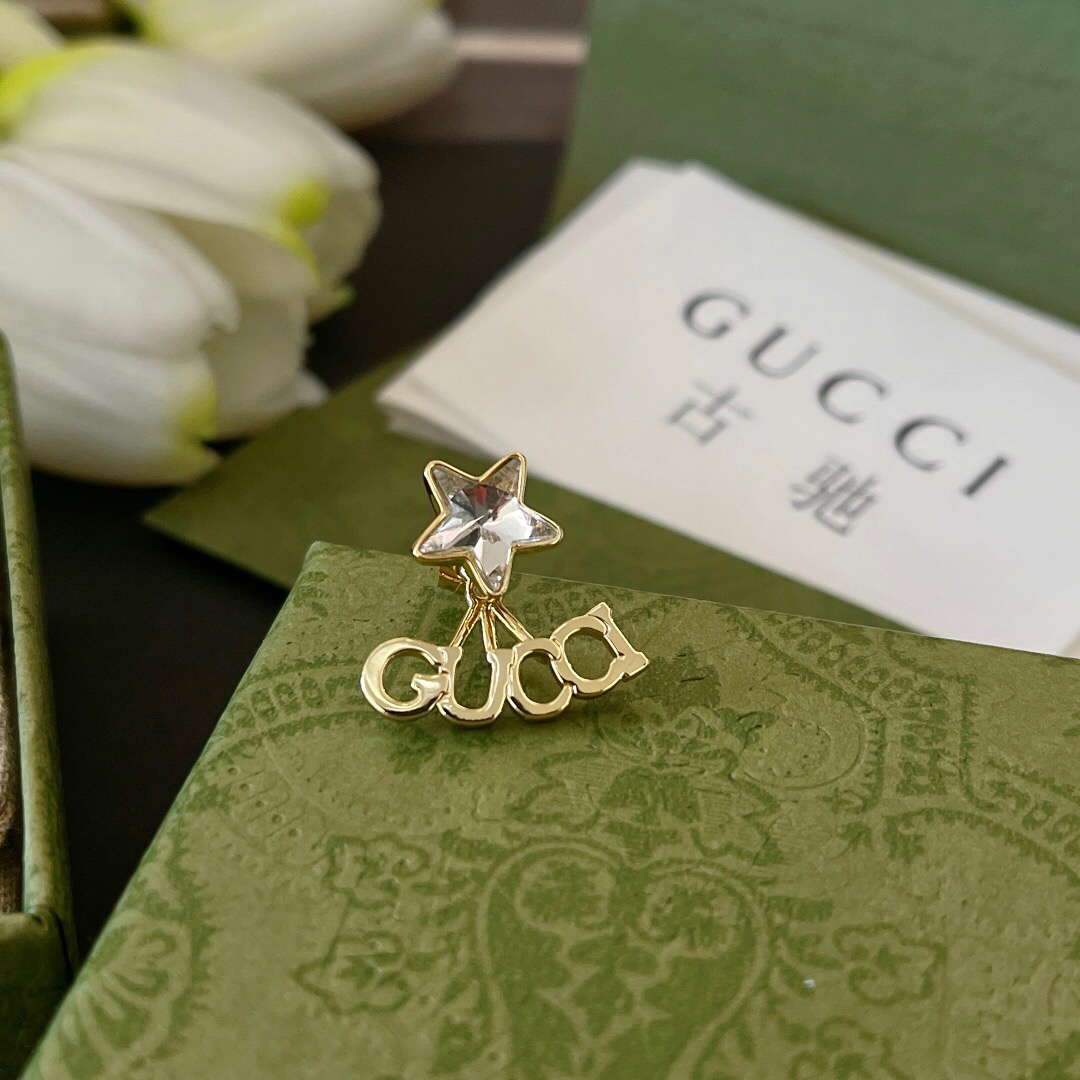 G*u*i earring