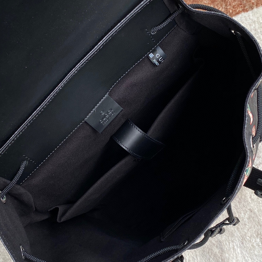 G*u*i backpack