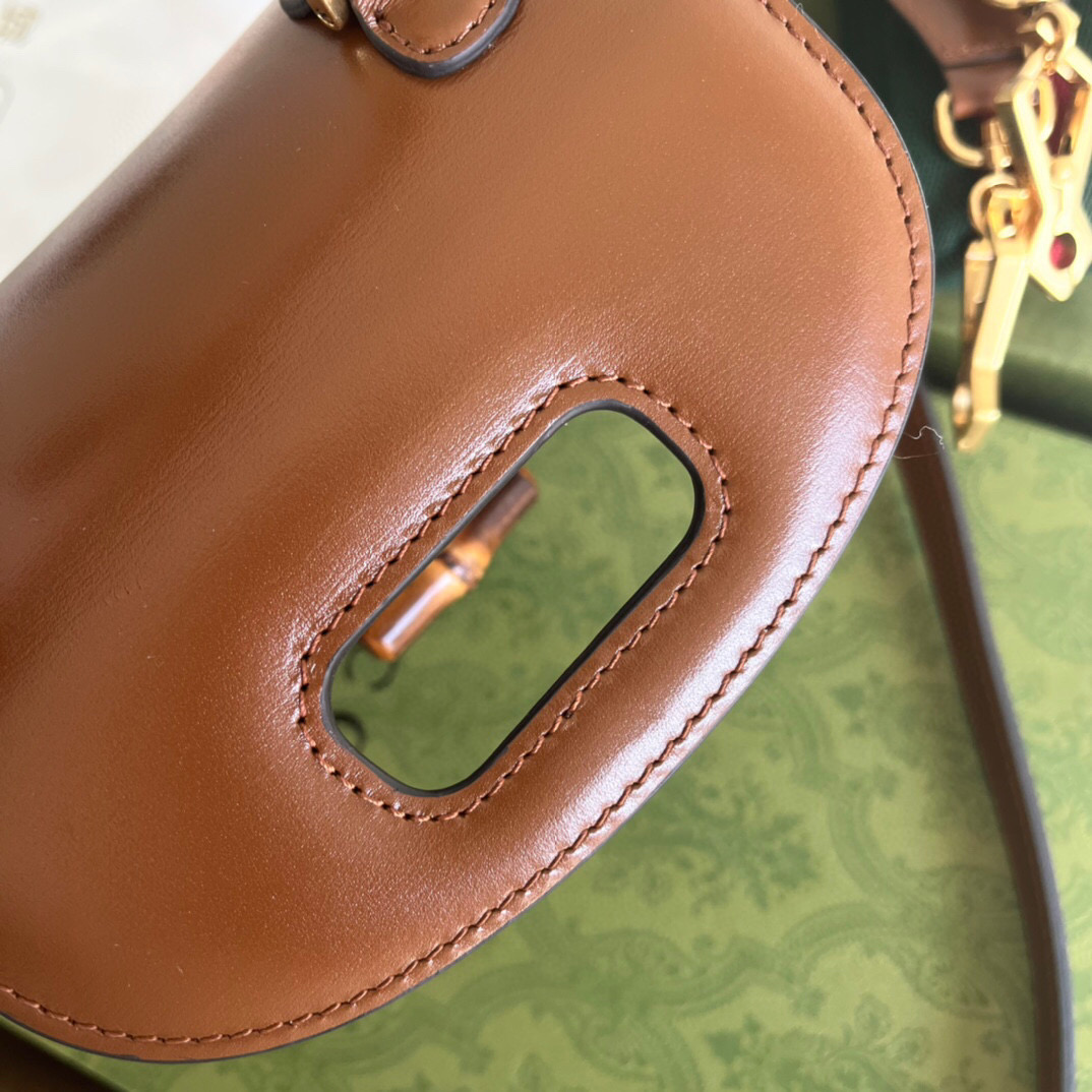 G*u*i bamboo handle bag