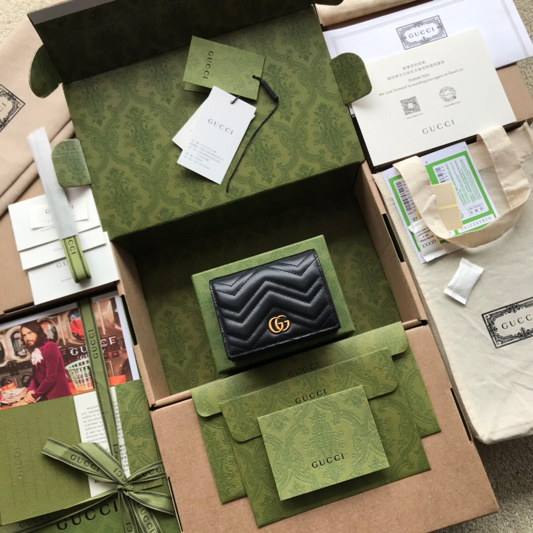 G*u*i gg marmont card case wallet