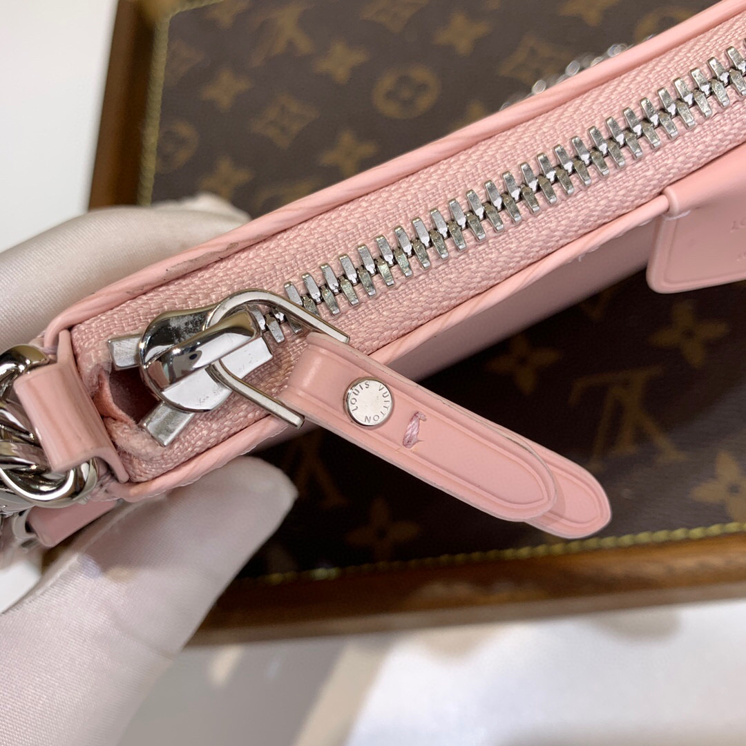 l**is V*t*n easy pouch