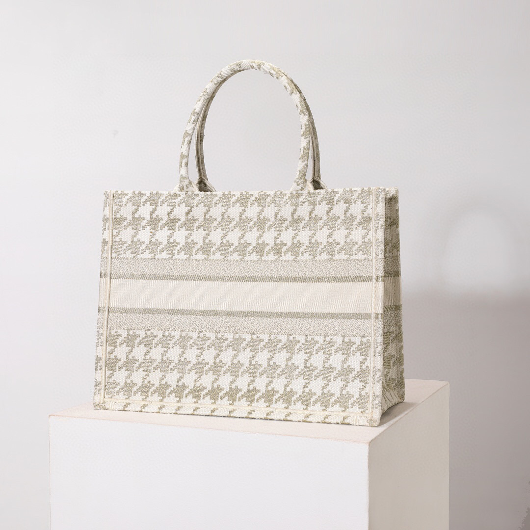 D*or book tote