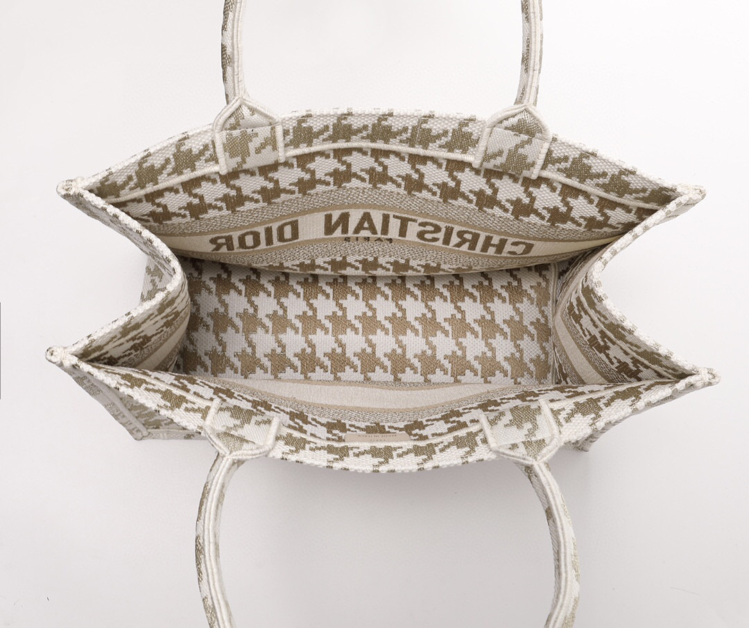 D*or book tote