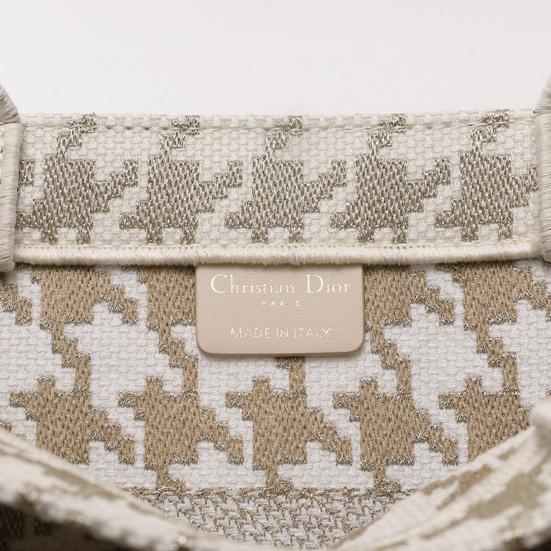 D*or book tote