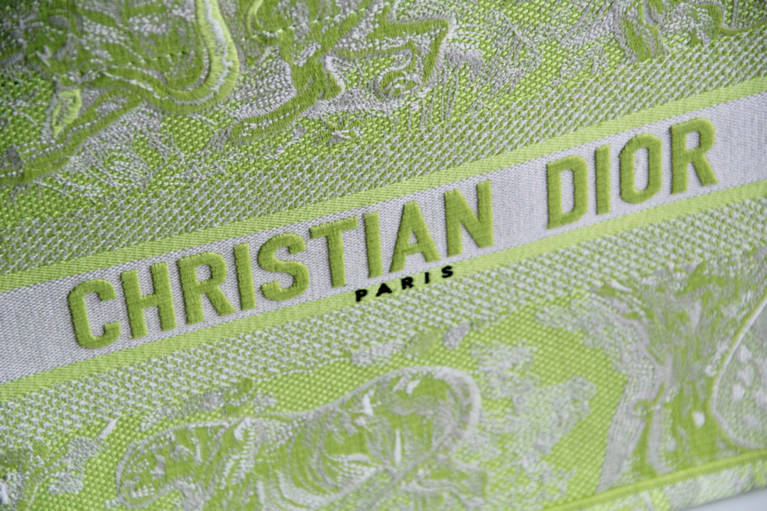 D*or book tote