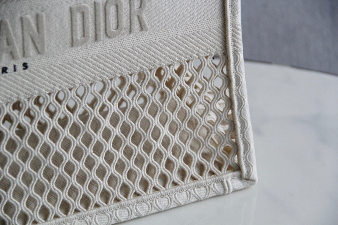 D*or book tote
