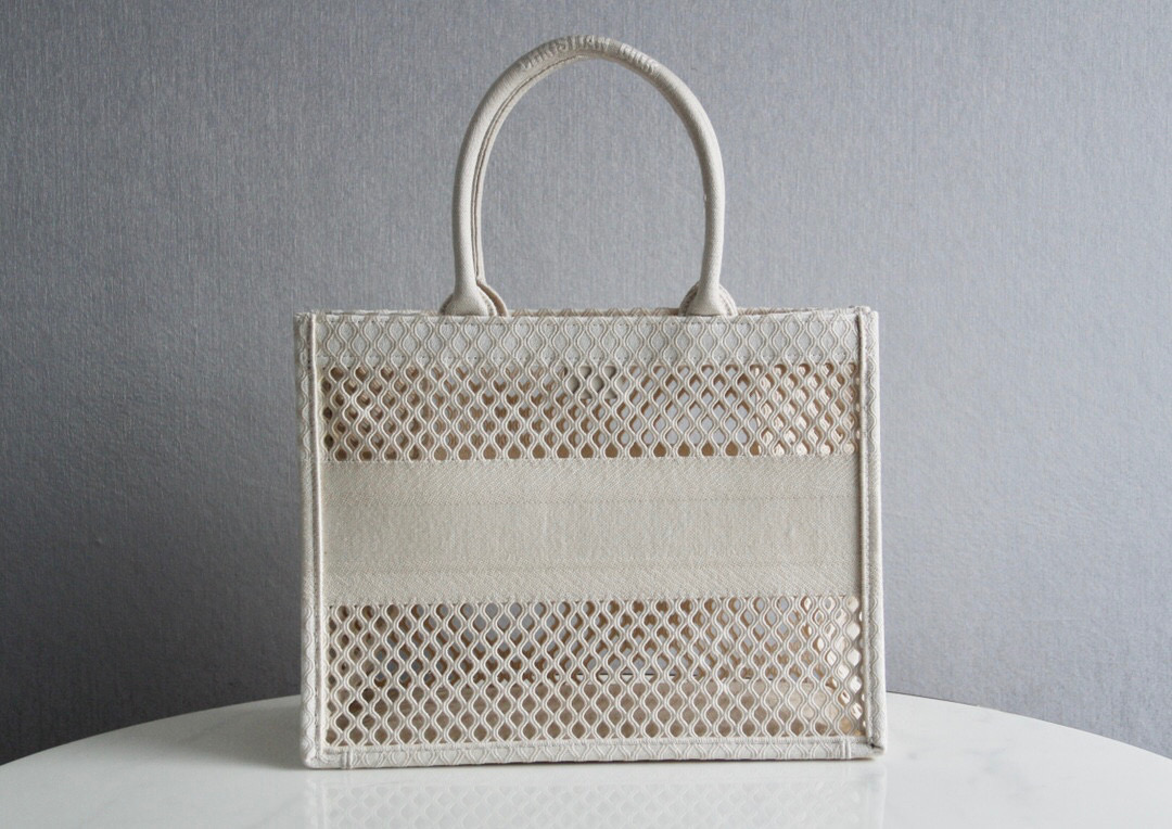 D*or book tote